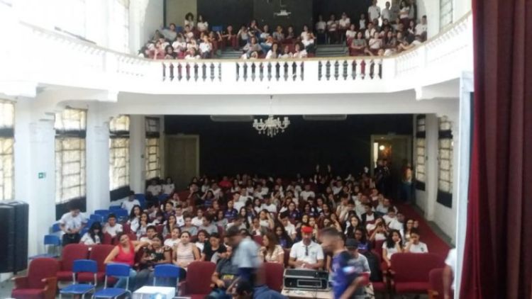 ALUNOS DO LICEU PRODUZEM E EXIBEM CURTAS-METRAGENS