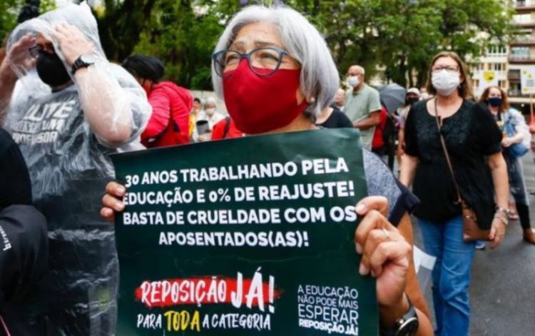 "A meta 17 do Plano Nacional de Educação diz que o estado brasileiro tem que equilibrar a média salarial do professor com a média salarial de outras profissões com a mesma formação e com a mesma carga horária", aponta o presidente da CNTE, Heleno Araújo