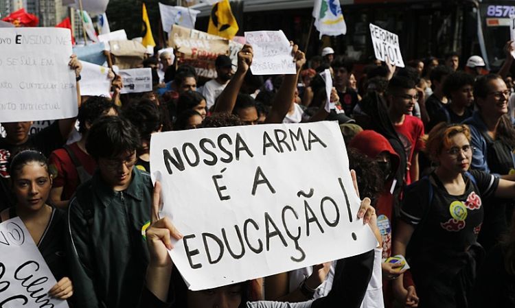 Estudantes em manifestação contra o novo ensino médio - Fernando Frazão/Agência Brasil