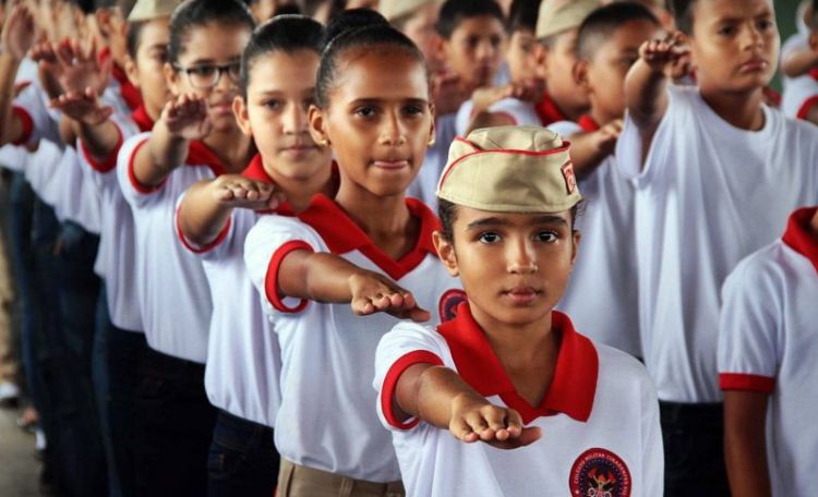 Alunos formam fila em colégio da Polícia Militar em Porto Velho. 
Daiane Mendonça SECOM/Rondônia